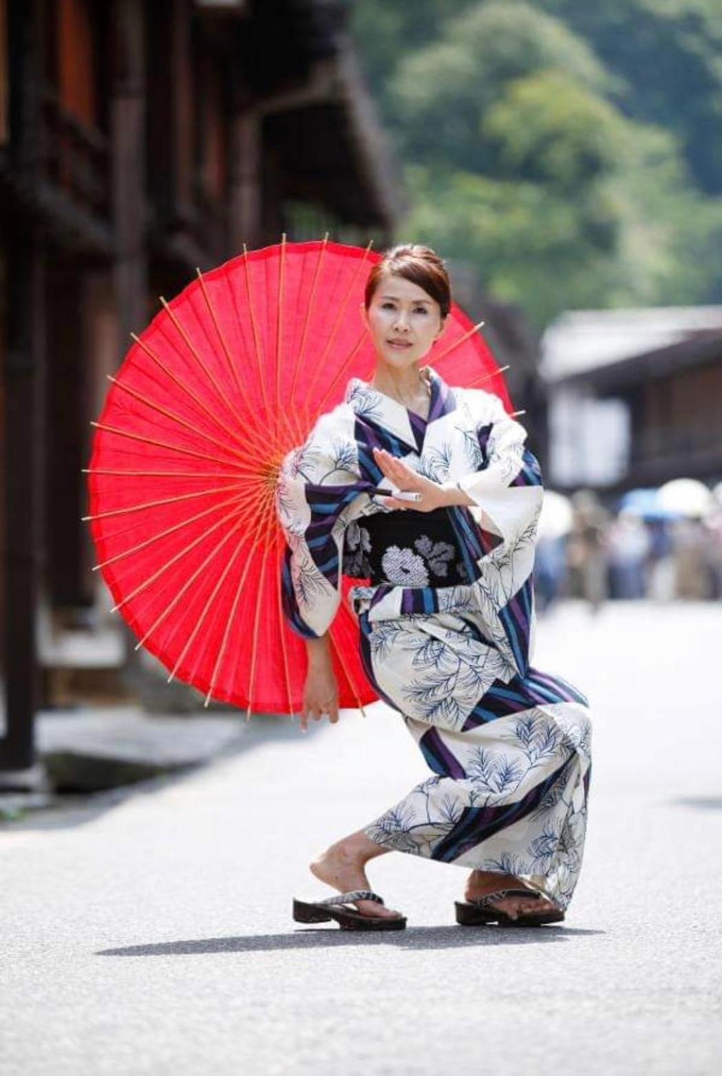 青森伝統芸能を楽しめる繭子の宿 هاتشينوه المظهر الخارجي الصورة